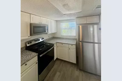 5266 Tennis Court Circle, Tampa, FL 33617 - Photo 9