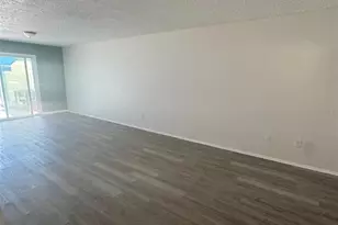 5266 Tennis Ct Cir, Tampa, FL 33617 - Photo 11