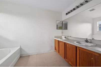 512 Flower Fields Lane, Orlando, FL 32824 - Photo 11