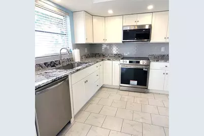 531 S Neponsit Drive, Venice, FL 34293 - Photo 11