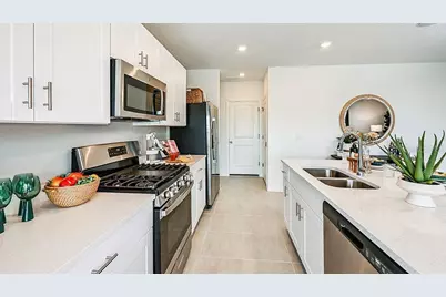 7424 Sandstone Drive, Groveland, FL 34736 - Photo 11