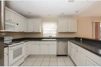 8620 SE 166th Birchbrook Loop, The Villages, FL 32162 - Photo 9