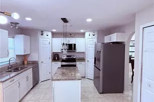 5764 Royal Hills Cir, Winter Haven, FL 33881 - Photo 9