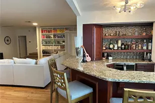 1401 5th St N, Saint Petersburg, FL 33704 - Photo 5