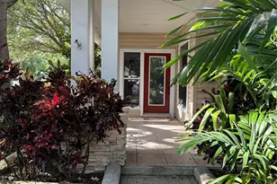 1401 5th St N, Saint Petersburg, FL 33704 - Photo 1