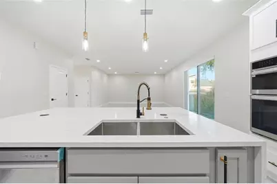 5663 W Central Avenue, Orlando, FL 32811 - Photo 9