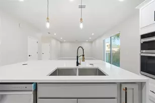 5663 W Central Ave, Orlando, FL 32811 - Photo 9