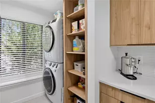 5356 Burning Tree Dr, Orlando, FL 32811 - Photo 9