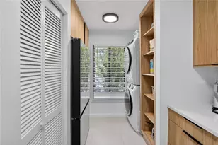 5356 Burning Tree Dr, Orlando, FL 32811 - Photo 7