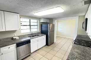 1413 Hialeah Dr, Orlando, FL 32808 - Photo 3