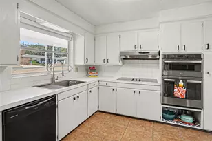 1630 Crestview Dr, Mount Dora, FL 32757 - Photo 9