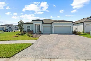 9429 Crescent Ray Dr, Wesley Chapel, FL 33545 - Photo 1