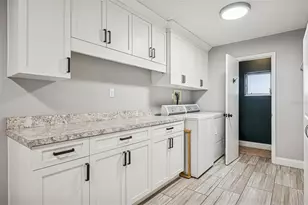 8937 Easterling Dr, Orlando, FL 32819 - Photo 9