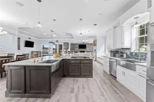 8549 Hillcrest Dr, Groveland, FL 34736 - Photo 11