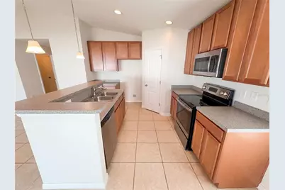 11212 Carrick Stone Street, Wimauma, FL 33598 - Photo 7