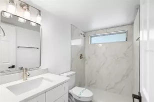 555 62nd St S, Saint Petersburg, FL 33707 - Photo 7