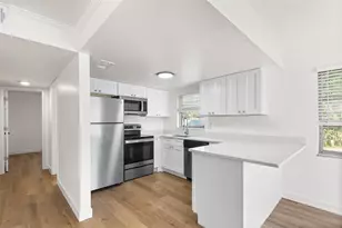 555 62nd St S, Saint Petersburg, FL 33707 - Photo 3