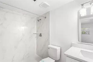 555 62nd St S, Saint Petersburg, FL 33707 - Photo 9