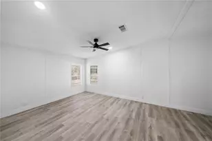 27846 W Pelican Isle Dr, Leesburg, FL 34748 - Photo 11