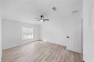 27846 W Pelican Isle Dr, Leesburg, FL 34748 - Photo 9