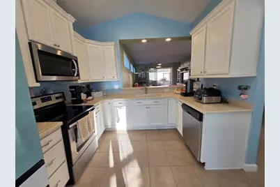 8064 Bridgeport Bay Circle, Mount Dora, FL 32757 - Photo 5