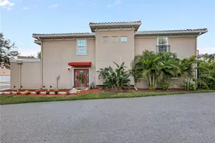 254 Valencia Cir, Saint Petersburg, FL 33716 - Photo 3