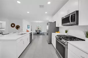 1154 Oak Bluff Dr, Davenport, FL 33837 - Photo 11