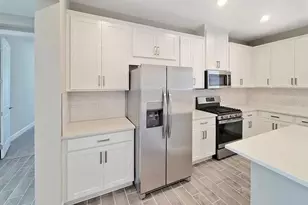 11019 Devonbridge Dr, Palmetto, FL 34221 - Photo 5