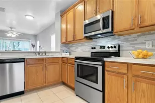 10624 Savannah Wood Dr, Orlando, FL 32832 - Photo 7