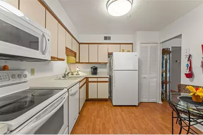 5300 Dover Village Lane #4, Orlando, FL 32812 - Photo 9