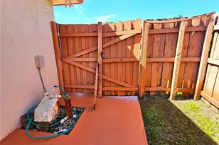 1561 NW 77th Way, Pembroke Pines, FL 33024 - Photo 35