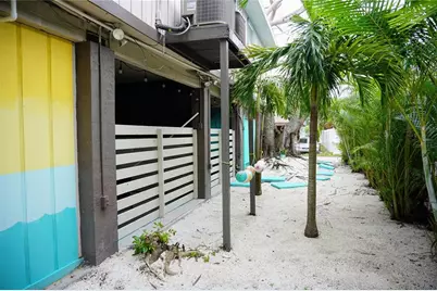 2504 Avenue B, Bradenton Beach, FL 34217 - Photo 17