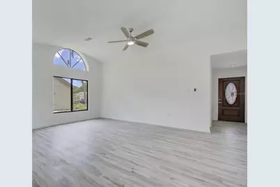 3540 65th Avenue Circle E, Sarasota, FL 34243 - Photo 3