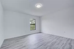 3540 65th Ave Cir E, Sarasota, FL 34243 - Photo 13