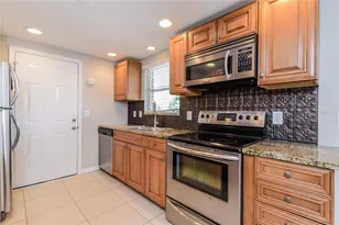 2652 White Sands Dr, Sarasota, FL 34231 - Photo 7