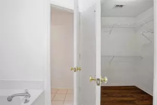 16502 Lake Heather Dr, Tampa, FL 33618 - Photo 17