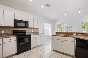 16502 Lake Heather Dr, Tampa, FL 33618 - Photo 5