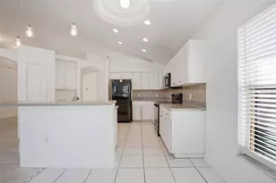 16502 Lake Heather Dr, Tampa, FL 33618 - Photo 9