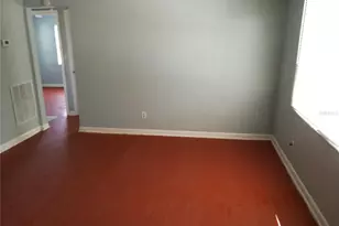 2534 19th St S, Saint Petersburg, FL 33712 - Photo 3