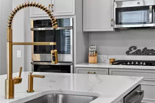 1673 Suttonset Trl, Zephyrhills, FL 33541 - Photo 19