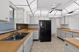 2121 Meadowlark Ln, Sun City Center, FL 33573 - Photo 19