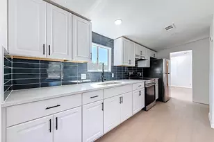 9421 Costine Meadows Dr, Lakeland, FL 33809 - Photo 7