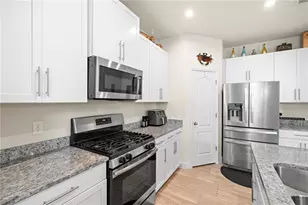 1529 Chelsea Manor Cir, Deland, FL 32724 - Photo 5