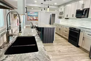 8280 32nd Ave N, Saint Petersburg, FL 33710 - Photo 13