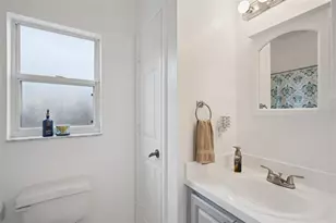 981 N Lake Claire Cir, Oviedo, FL 32765 - Photo 43