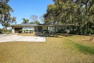 975 Fairview Ave, Mount Dora, FL 32757 - Photo 1