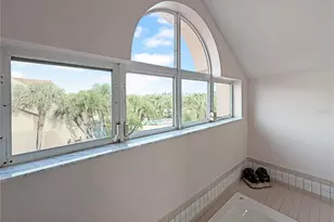 1630 Royal Palm Dr S, Saint Petersburg, FL 33707 - Photo 33