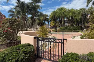 1630 Royal Palm Dr S, Saint Petersburg, FL 33707 - Photo 3