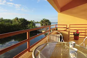 1630 Royal Palm Dr S, Saint Petersburg, FL 33707 - Photo 5