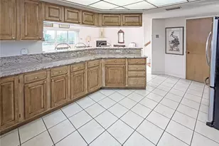 1630 Royal Palm Dr S, Saint Petersburg, FL 33707 - Photo 11